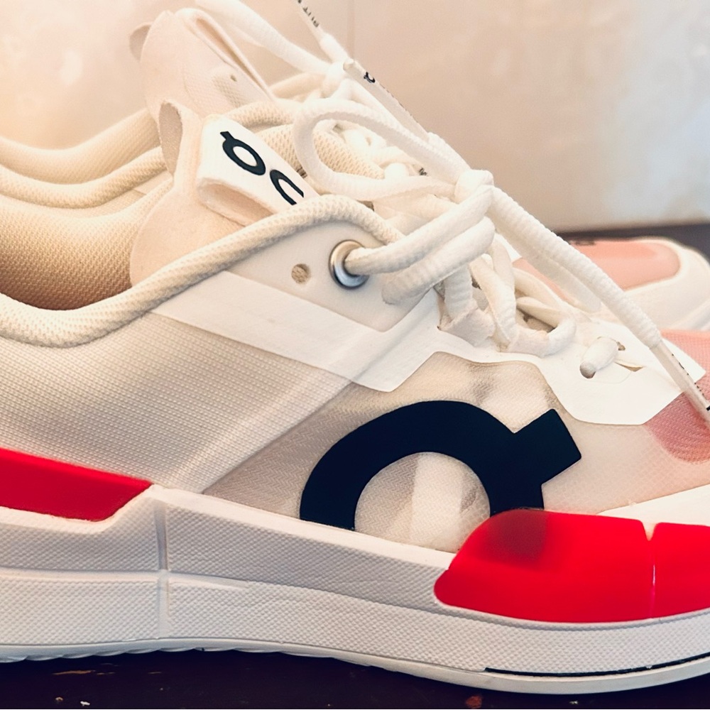 ON Rodger sneakers, Neon Pink and white, excellent condition, men’s 7.5
